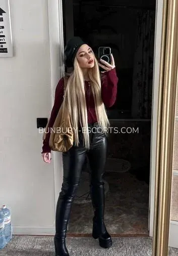 Bunbury escorts Naomi — 4