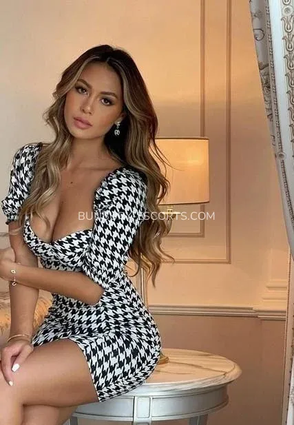 Bunbury escorts Daisy — 1
