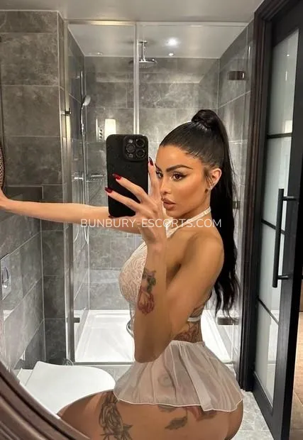 Bunbury escorts Lavinia — 2