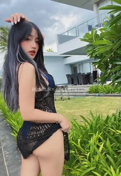 Bunbury escorts Isabelle — 10