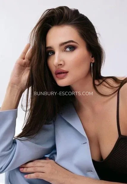 Bunbury escorts Katarina — 4