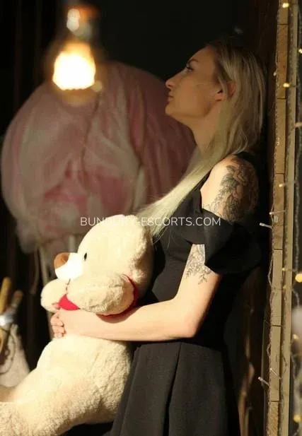 Bunbury escorts Alexandra — 1