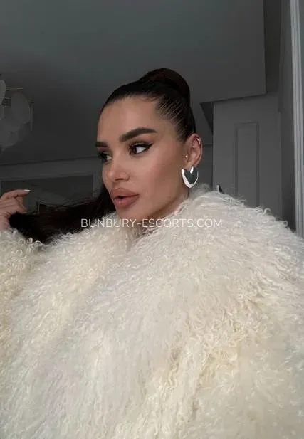 Bunbury escorts Ulla — 4