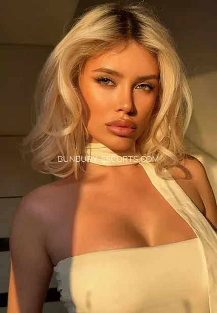 Bunbury escorts Märta — 6