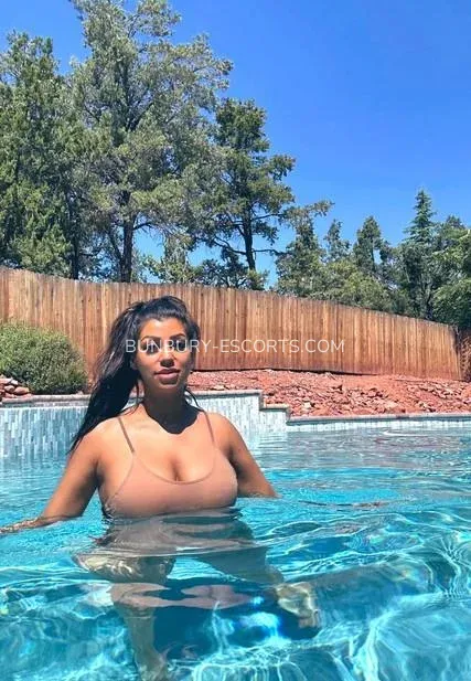 Bunbury escorts Viktoria — 1