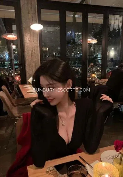 Bunbury escorts Molly — 4