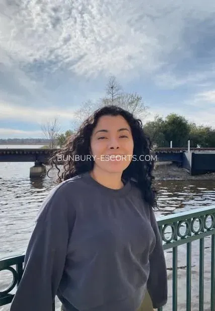 Bunbury escorts Selena — 1