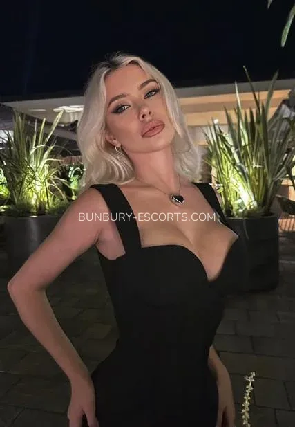 Bunbury escorts Märta — 4