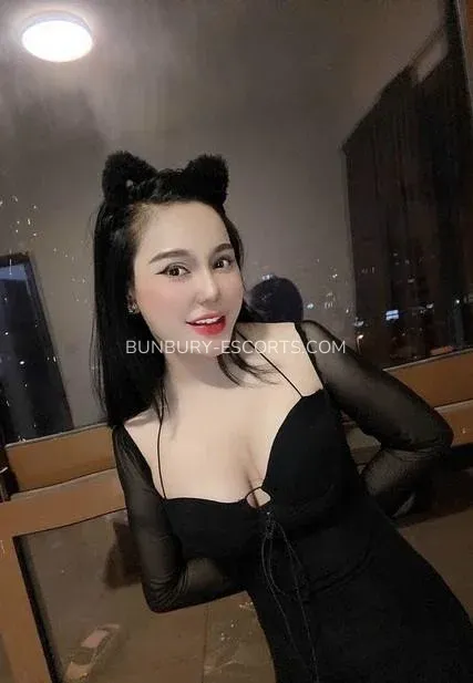 Bunbury escorts Ingegerd — 4