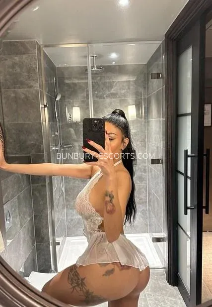 Bunbury escorts Lavinia — 4