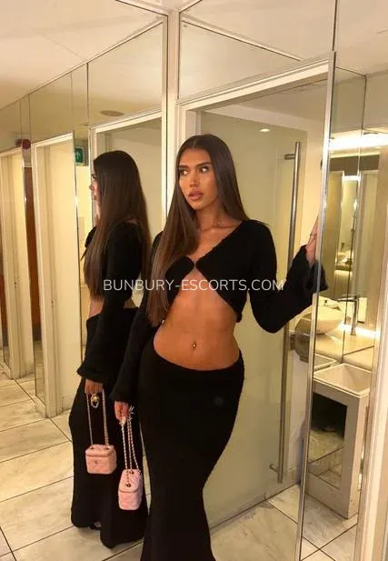 Bunbury escorts Elisabeth — 6