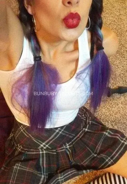 Bunbury escorts Viola — 7