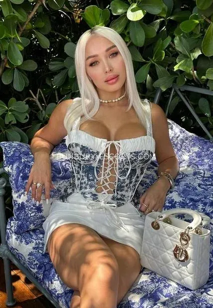 Bunbury escorts Gianna — 1