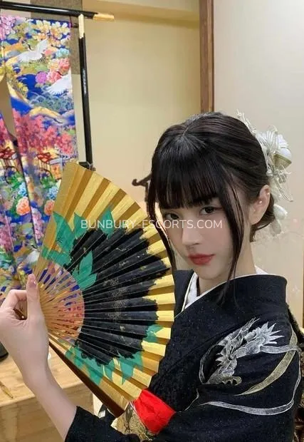 Bunbury escorts Rut — 2