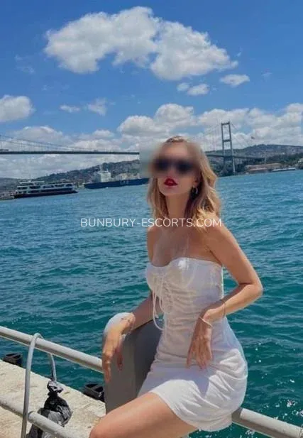 Bunbury escorts Katarina — 6
