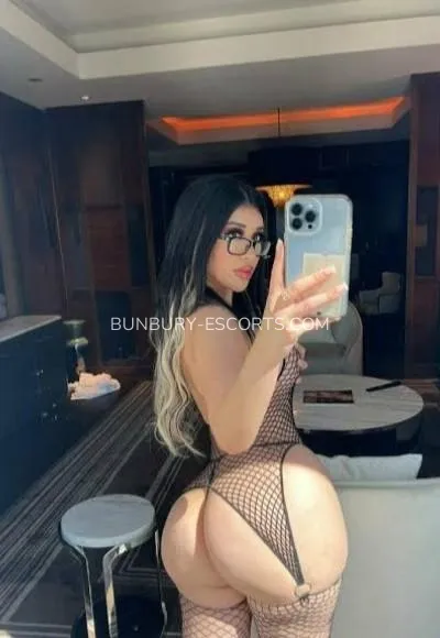 Bunbury escorts Isaura — 2