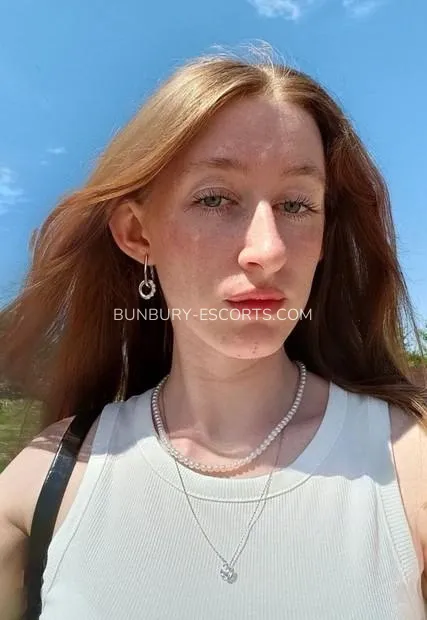 Bunbury escorts Ulla — 2