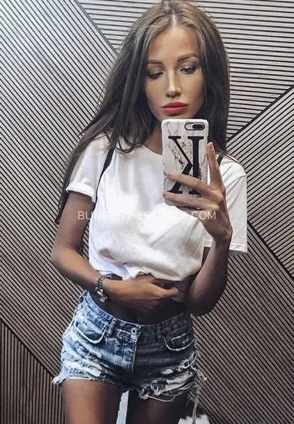 Bunbury escorts Ellinor — 4