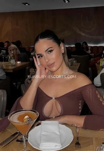 Bunbury escorts Viola — 1