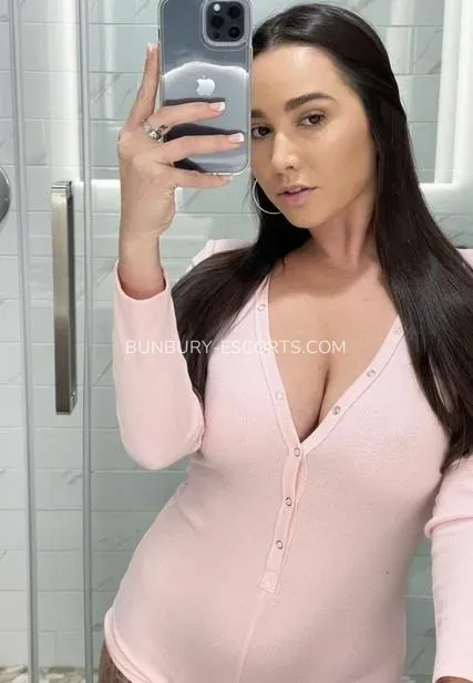 Bunbury escorts Peyton — 4