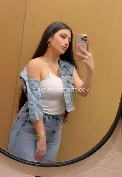 Bunbury escorts Mariah — 4