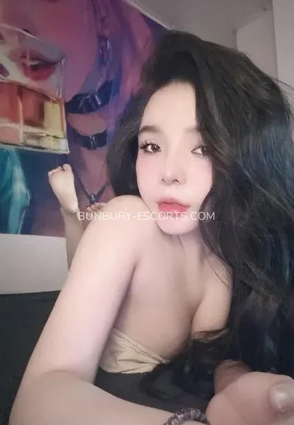 Bunbury escorts Ingegerd — 1