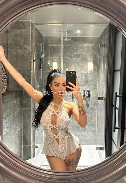 Bunbury escorts Lavinia — 5