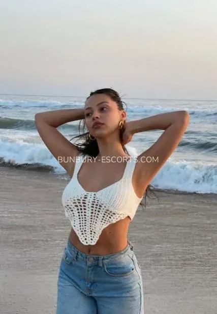 Bunbury escorts Katarina — 5