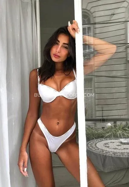 Bunbury escorts Ulla — 6