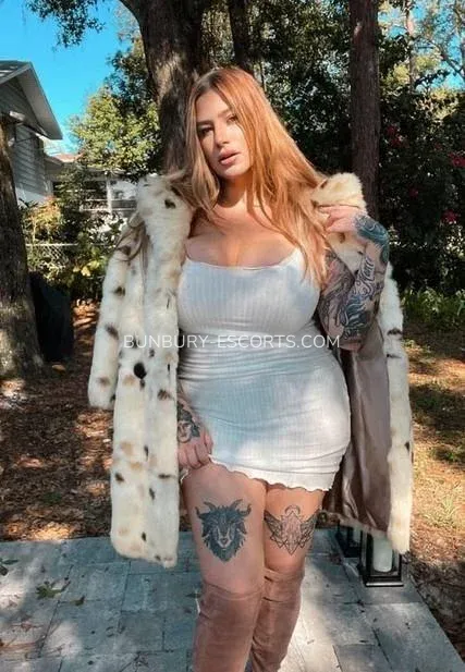 Bunbury escorts Josefin — 3