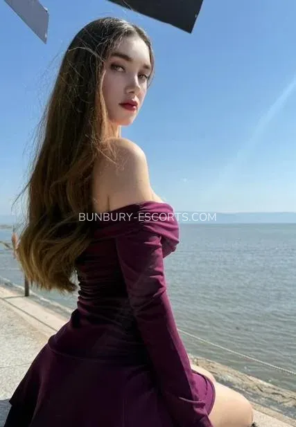 Bunbury escorts Elisabeth — 5