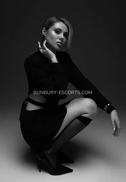 Bunbury escorts Kylie — 7