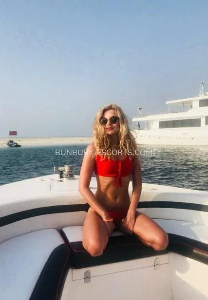 Bunbury escorts Ulla — 4