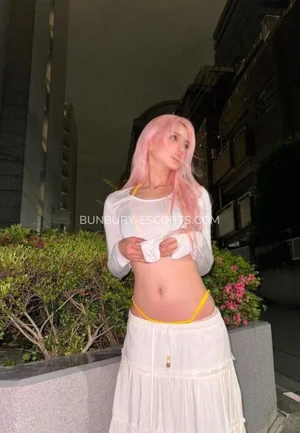 Bunbury escorts Linnéa — 3