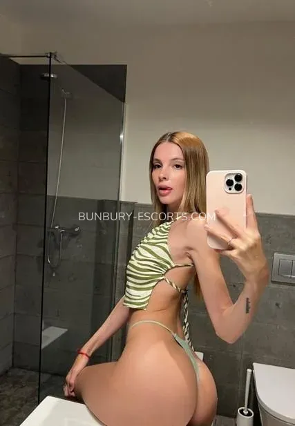 Bunbury escorts Ellinor — 5