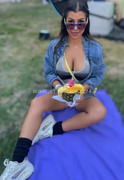 Bunbury escorts Viktoria — 9