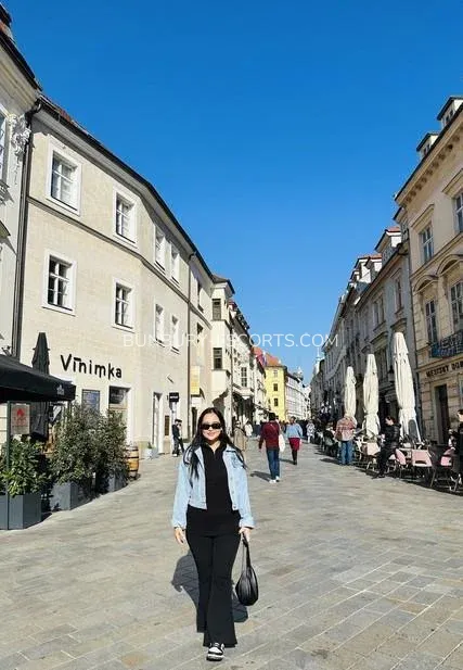 Bunbury escorts Alondra — 1