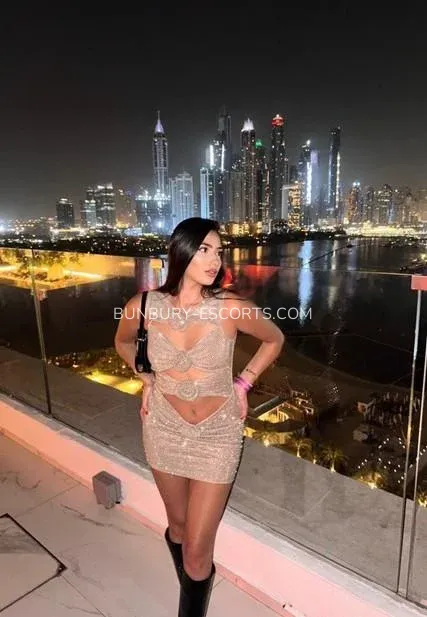 Bunbury escorts Ellinor — 5