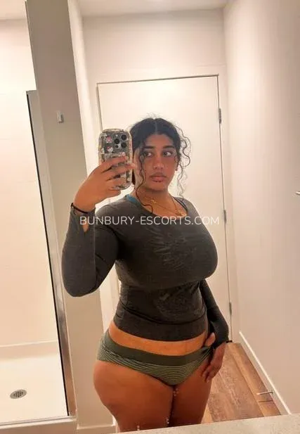 Bunbury escorts Siv — 3