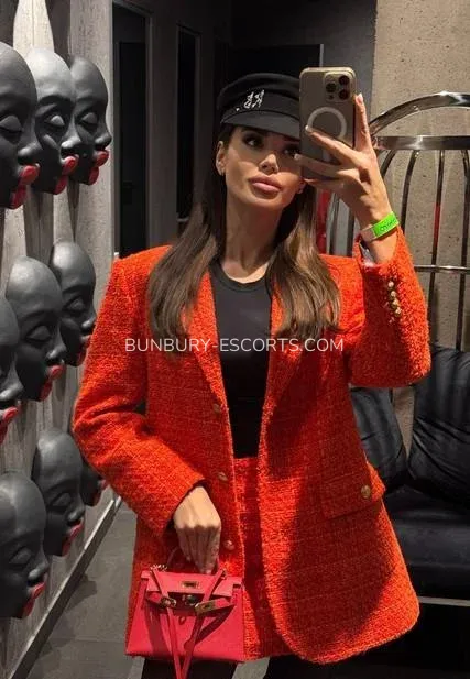 Bunbury escorts Ulla — 7