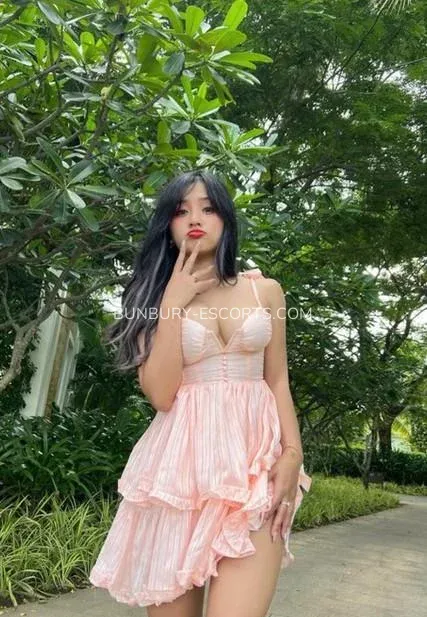 Bunbury escorts Isabelle — 6