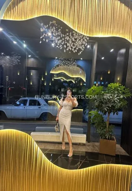 Bunbury escorts Carina — 1