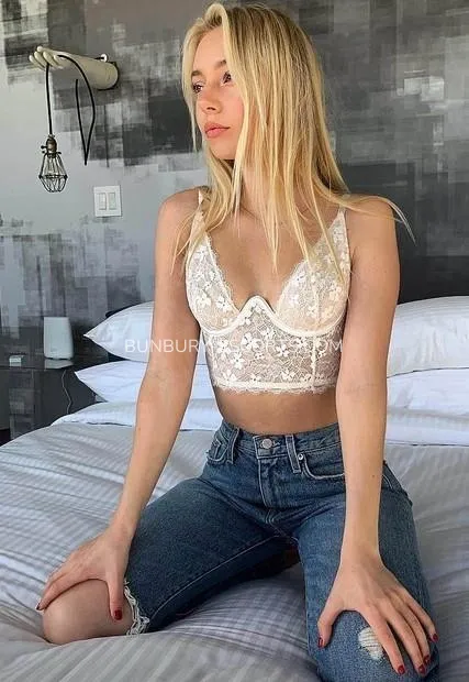 Bunbury escorts Malin — 2