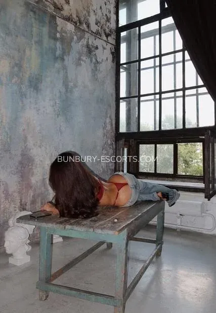 Bunbury escorts Lena — 8