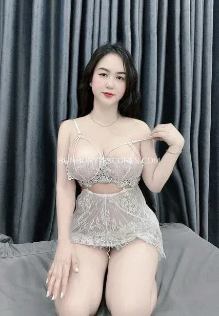 Bunbury escorts Tecla — 4