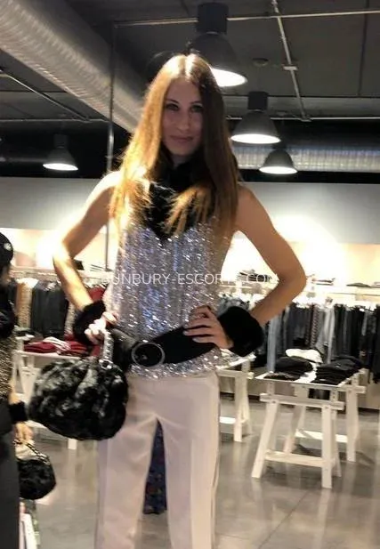 Bunbury escorts Tecla — 5