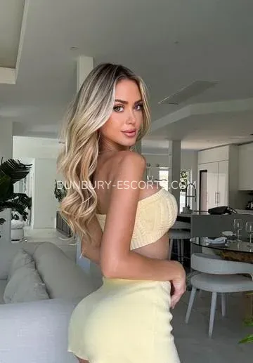 Bunbury escorts Ulla — 5