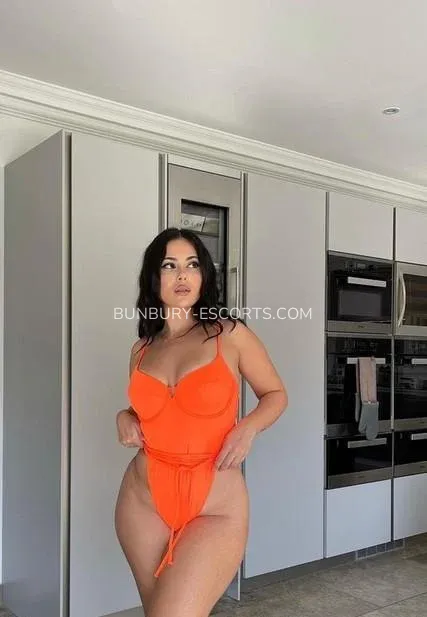 Bunbury escorts Viola — 5