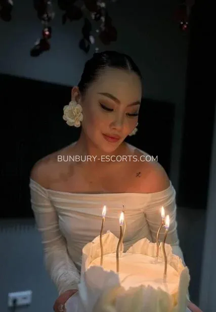 Bunbury escorts Ella — 4