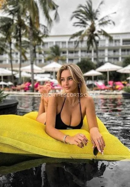 Bunbury escorts Märta — 4